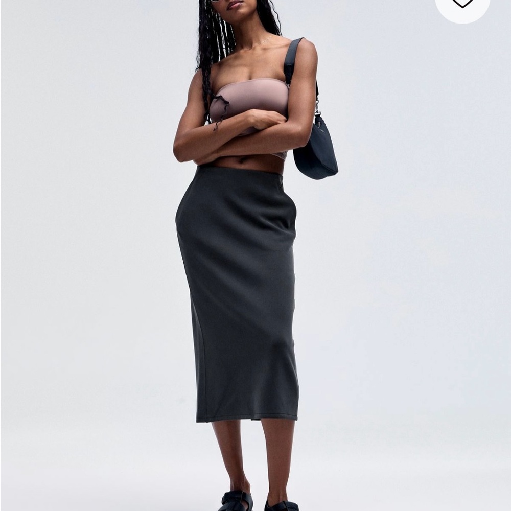 Lululemon soft steam midi skirt in black size 8